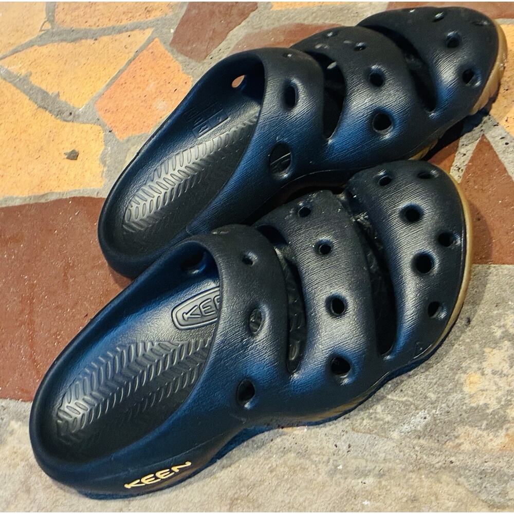 KEEN Yogui Arts Slip-On Clog Graphite Black Mule Sandal Men's Size 7 Women 9 - Picture 3 of 6